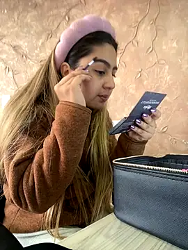 Miabonnett  online show from September 2025 12:07:02 PM