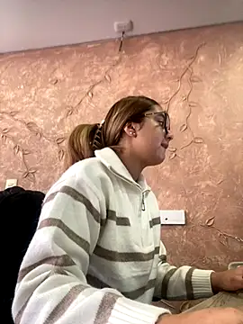 Miabonnett  online show from September 2025 11:55:02 AM