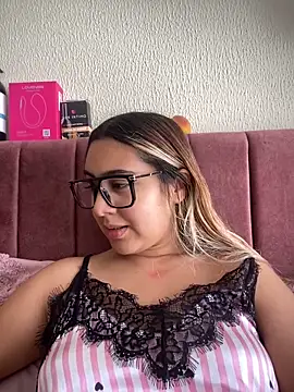 Miabonnett  online show from February 2026 03:21:02 PM