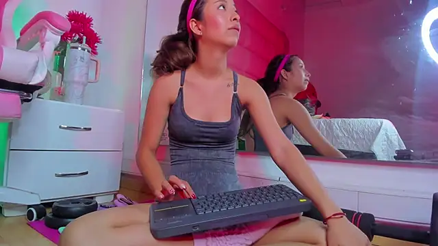 little-Emma online show from February 2025 09:30:01 AM