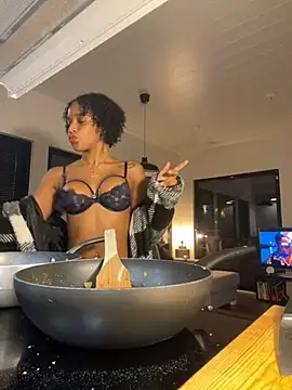 Snapshot of Black_Dolll chatting on December 2024 02:24:02 PM Black Dolll online show from December 2024 02:24:02 PM