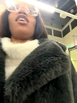 Black Dolll online show from December 2025 06:15:02 PM