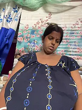 Beauty-queen online show from April 2026 02:34:01 PM