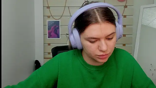 Josephine Kiss online show from February 2025 01:30:01 PM