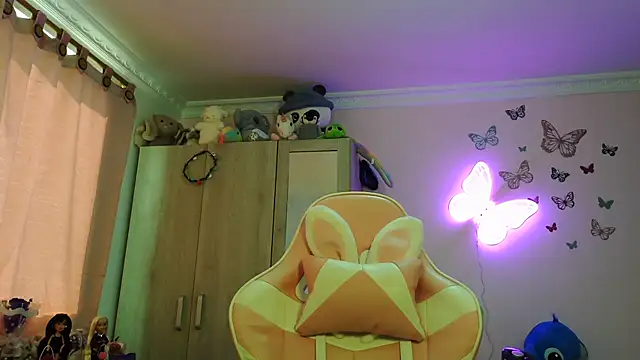 caroline jonson online show from March 2026 02:54:01 PM