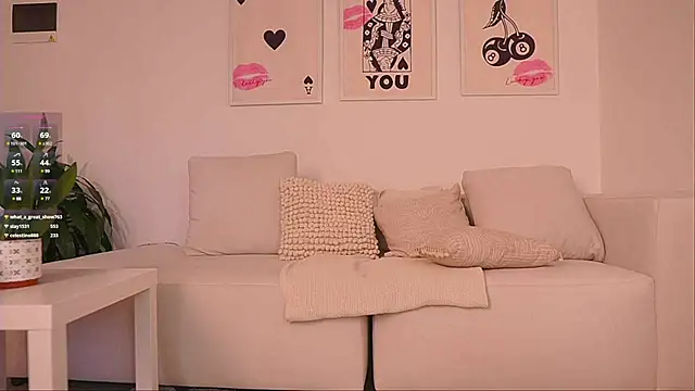 Snapshot of cute__petite chatting on December 2024 09:40:02 PM cute petite online show from December 2024 09:40:02 PM
