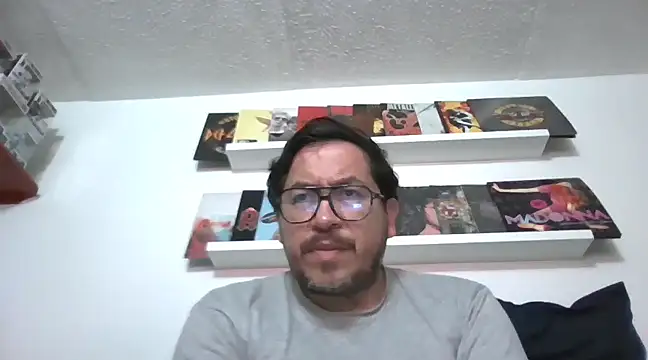 Snapshot of OsoMaduro12 chatting on January 2025 11:55:01 PM OsoMaduro12 online show from January 2025 11:55:01 PM