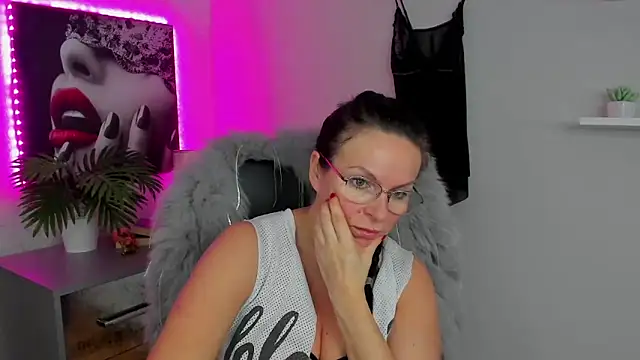 HelenLuxx online show from February 2025 12:43:02 PM