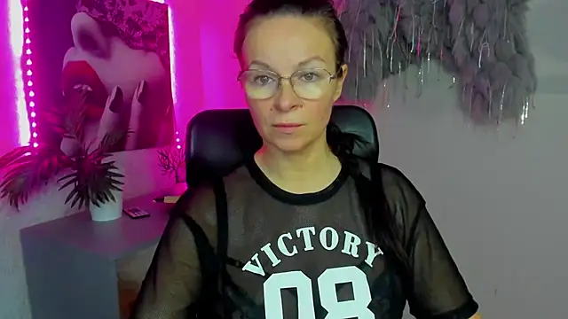 HelenLuxx online show from November 2025 06:46:01 AM