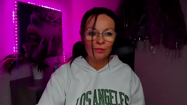 HelenLuxx online show from November 2025 07:57:01 PM