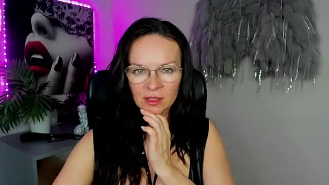 HelenLuxx online show from March 2026 04:57:02 PM