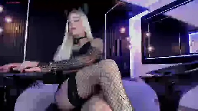  Holly Cat online show from January 2025 12:06:01 AM