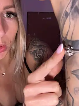 Snapshot of X_JamieLove_X chatting on October 2025 05:11:01 PM X JamieLove X online show from October 2025 05:11:01 PM