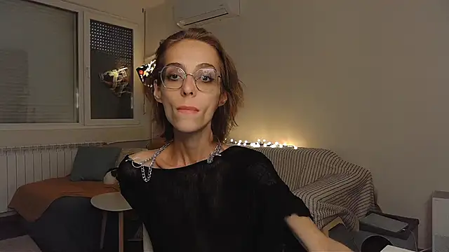 Snapshot of amber_quell_here chatting on May 2026 04:01:02 PM amber quell here online show from May 2026 04:01:02 PM