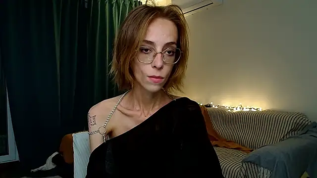 Snapshot of amber_quell_here chatting on June 2026 05:03:04 PM amber quell here online show from June 2026 05:03:04 PM