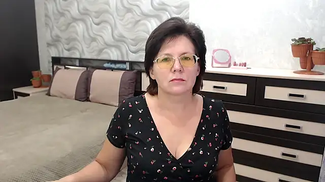 Snapshot of VitaCharm chatting on December 2024 09:06:01 PM VitaCharm online show from December 2024 09:06:01 PM