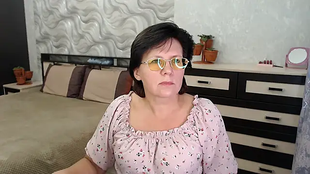 Snapshot of VitaCharm chatting on December 2024 08:40:02 PM VitaCharm online show from December 2024 08:40:02 PM