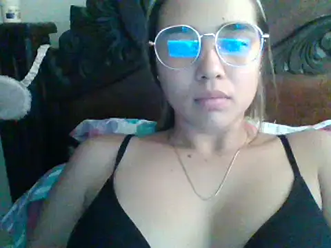 trianabell online show from February 2025 07:52:02 PM