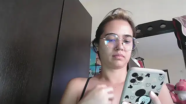 trianabell online show from March 2026 03:00:01 PM