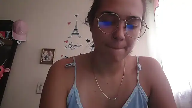 Snapshot of trianabell chatting on April 2026 04:42:02 PM trianabell online show from April 2026 04:42:02 PM