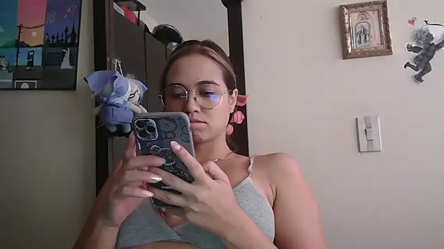 Snapshot of trianabell chatting on May 2026 04:12:01 PM trianabell online show from May 2026 04:12:01 PM