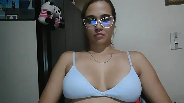 Snapshot of trianabell chatting on July 2026 03:23:01 AM trianabell online show from July 2026 03:23:01 AM