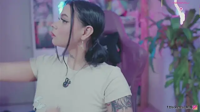 sensualkattt online show from September 2025 01:00:02 PM