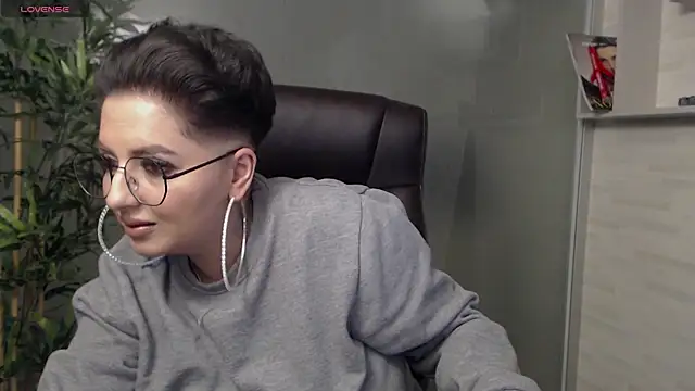 BustyAllyy online show from January 2025 01:11:02 AM