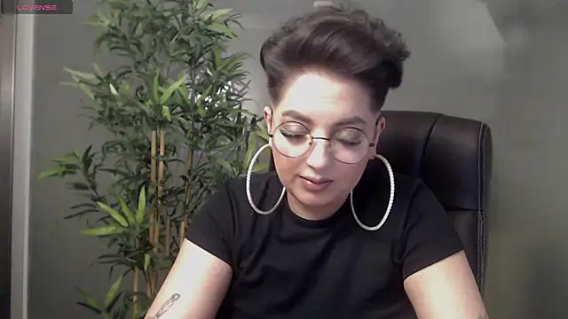 BustyAllyy online show from February 2025 07:42:01 PM