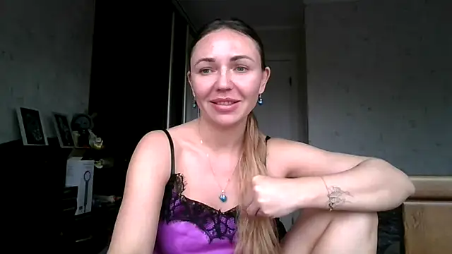 AngelinaLove28 online show from November 2025 07:25:01 AM