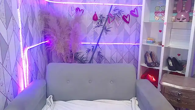 charlottemoonxz online show from September 2025 06:41:02 PM