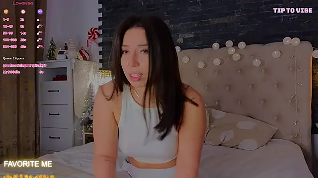 Snapshot of KimArts chatting on December 2024 11:24:01 PM KimArts online show from December 2024 11:24:01 PM