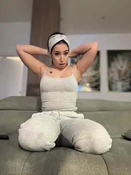 Snapshot of KimArts chatting on December 2024 08:05:02 PM KimArts online show from December 2024 08:05:02 PM