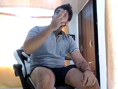 Snapshot of aronmiller404 chatting on May 2026 12:54:01 PM aronmiller404 online show from May 2026 12:54:01 PM