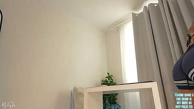 mimmyfit1 online show from November 2025 04:51:02 PM