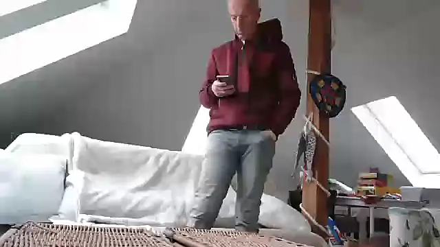 Snapshot of maxmueller321 chatting on December 2024 12:55:01 PM maxmueller321 online show from December 2024 12:55:01 PM