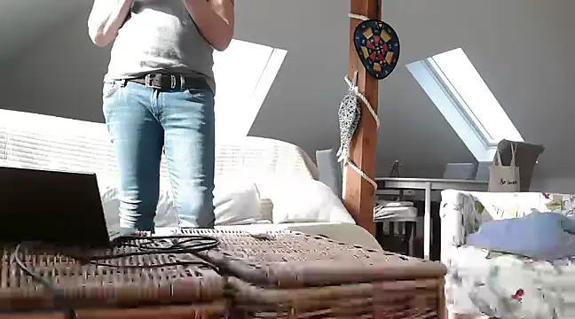 Snapshot of maxmueller321 chatting on March 2025 09:10:01 AM maxmueller321 online show from March 2025 09:10:01 AM