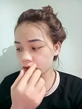 Snapshot of Ngoc-Trinh chatting on January 2025 05:11:01 AM Ngoc-Trinh online show from January 2025 05:11:01 AM