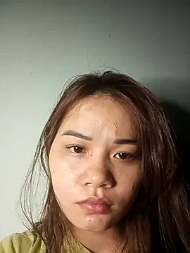 Snapshot of Ngoc-Trinh chatting on February 2025 05:09:01 PM Ngoc-Trinh online show from February 2025 05:09:01 PM