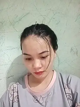 Snapshot of Ngoc-Trinh chatting on October 2025 01:17:01 AM Ngoc-Trinh online show from October 2025 01:17:01 AM