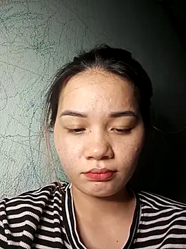 Ngoc-Trinh online show from October 2025 04:46:01 PM