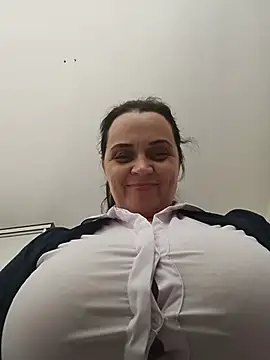 hugebobbs online show from July 2026 03:32:01 PM