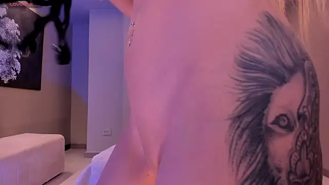 Snapshot of HannaConnor_ chatting on February 2025 03:13:02 AM HannaConnor online show from February 2025 03:13:02 AM