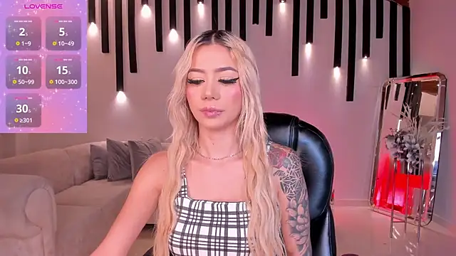 Snapshot of HannaConnor_ chatting on October 2025 08:53:02 PM HannaConnor online show from October 2025 08:53:02 PM