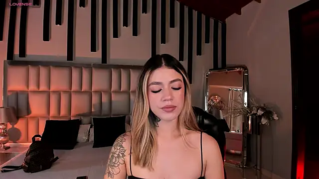 ViolettHansson online show from February 2026 06:04:02 PM