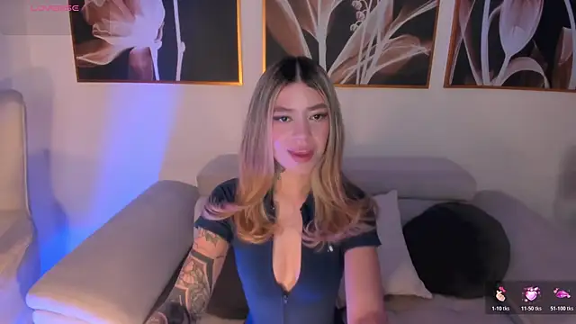 Snapshot of ViolettHansson chatting on July 2026 09:46:01 AM ViolettHansson online show from July 2026 09:46:01 AM