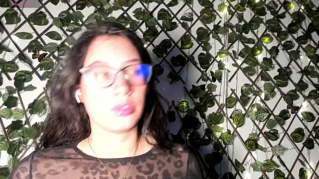 CoralineSanchez online show from November 2025 03:04:01 AM