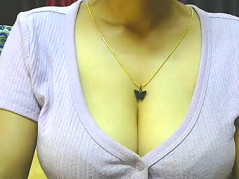 Snapshot of ishmita99 chatting on April 2026 04:32:02 AM ishmita99 online show from April 2026 04:32:02 AM