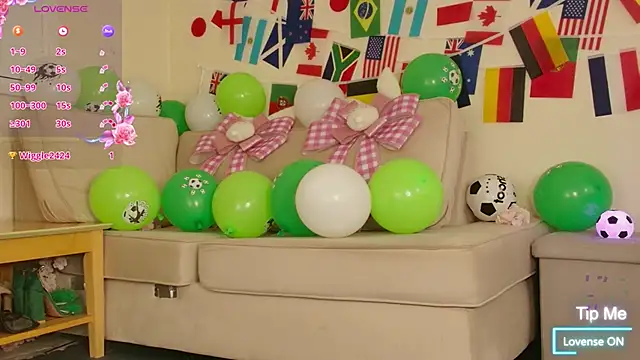 Snapshot of Milky_flexy_cat chatting on June 2026 02:52:01 PM Milky flexy cat online show from June 2026 02:52:01 PM
