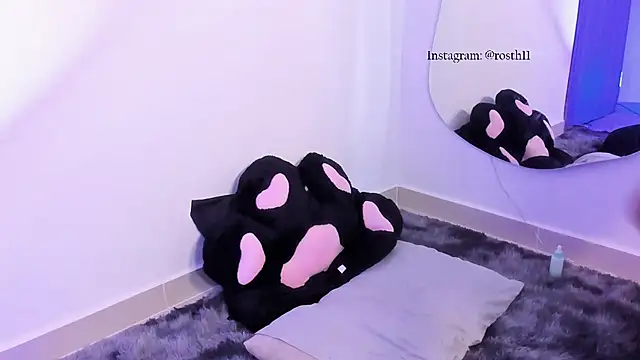 rossth1 online show from February 2025 08:00:01 PM